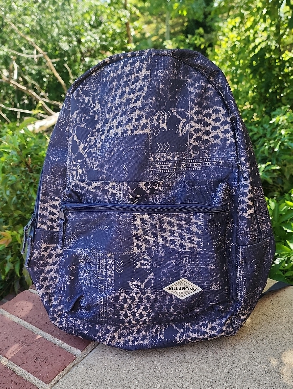NWOT Billabong Navy Blue/Tan Patterned Backpack